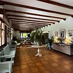 La Hondonada Villa *