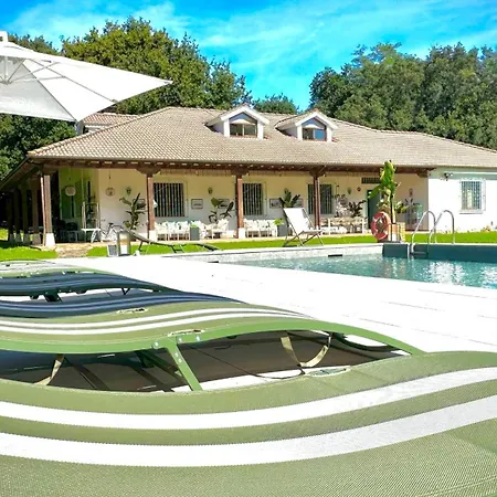 La Hondonada Villa *