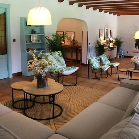 La Hondonada Villa *